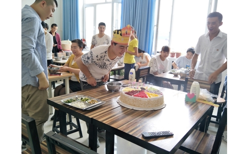 火紅六月，濃情生日會(huì)