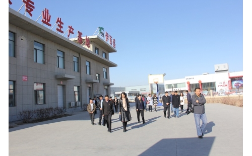 黨建引領(lǐng)促減稅降費落地，黨員帶頭抓普惠政策落實